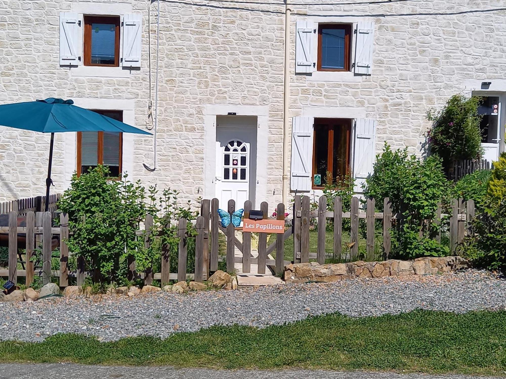 Les Papillons Villa Vrolle Екстериор снимка
